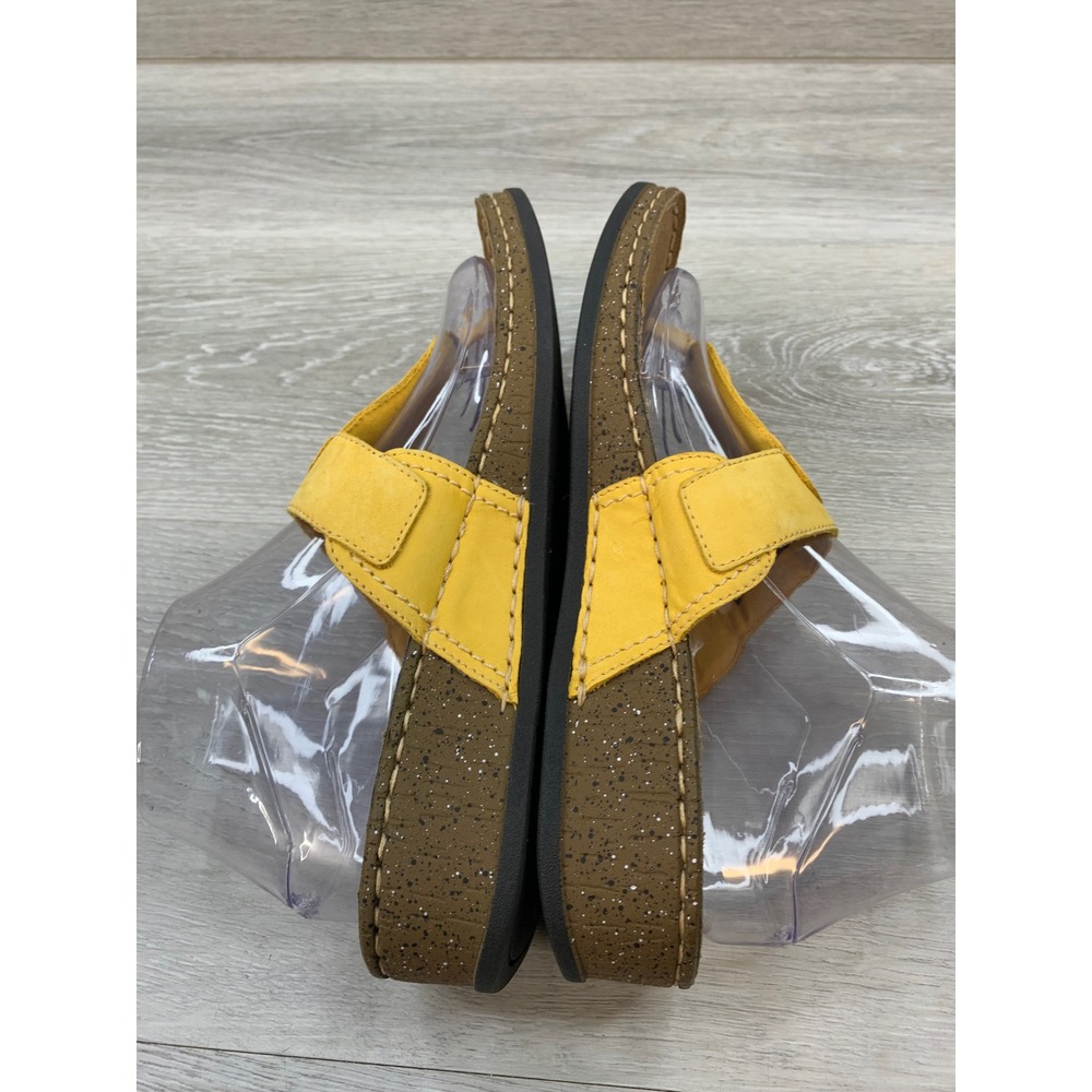 Clarks Women's 8.5 Yellow Leather Thong Wedge Sandals Comfort Casual Shoes - Picture 5 of 11
